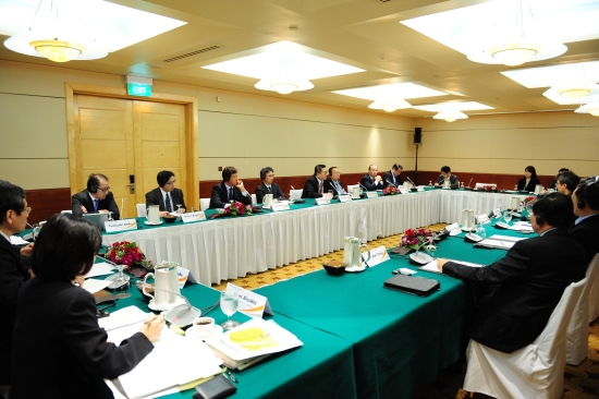 1_Round-table